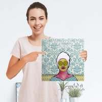 Selbstklebender Folienbogen Frau Gurke - Größe: 30x30 cm