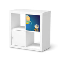 Selbstklebende Folie Young Explorer - IKEA Kallax Regal 1 Türe - weiss