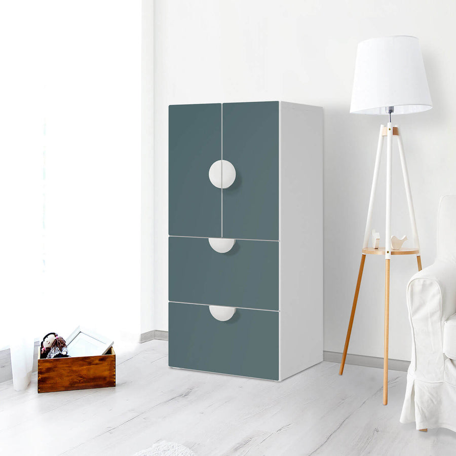 Möbelfolie Blaugrau Light - IKEA Smastad kombiniert - 2 Schubladen und 2 kleine Türen - Kinderzimmer