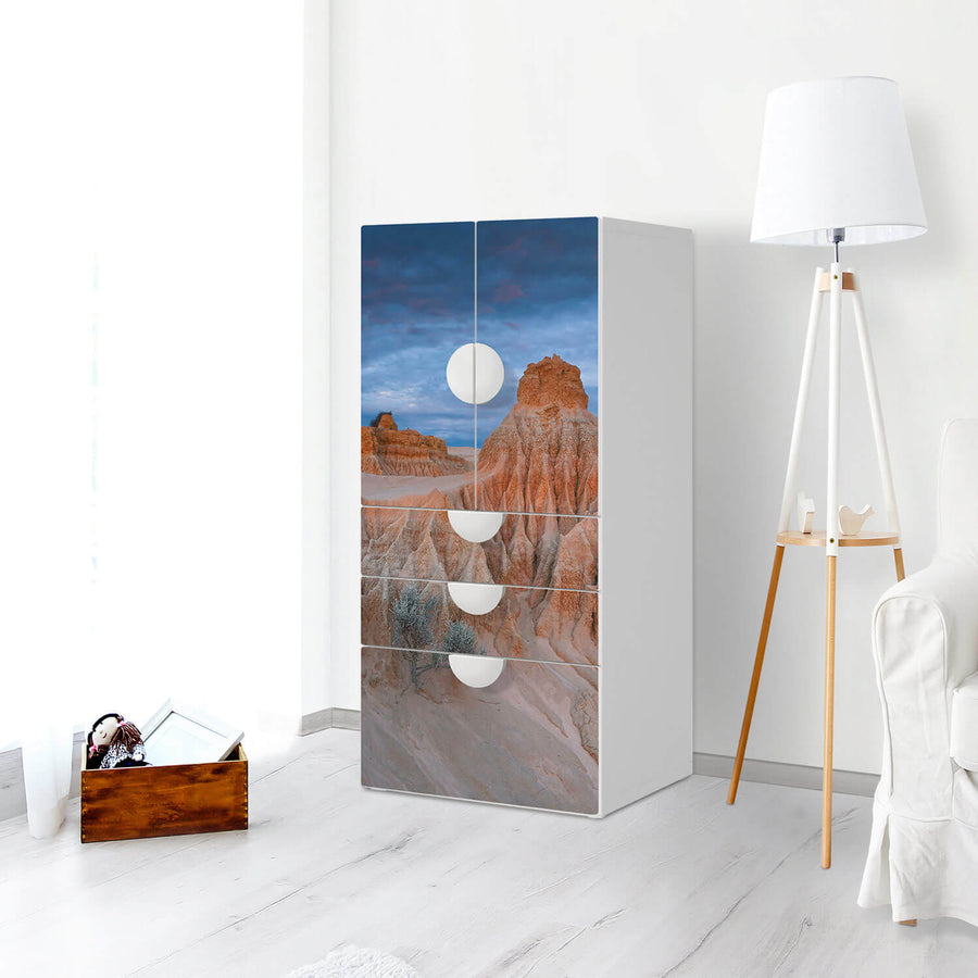 Möbelfolie Outback Australia - IKEA Smastad kombiniert - 3 Schubladen und 2 kleine Türen - Kinderzimmer