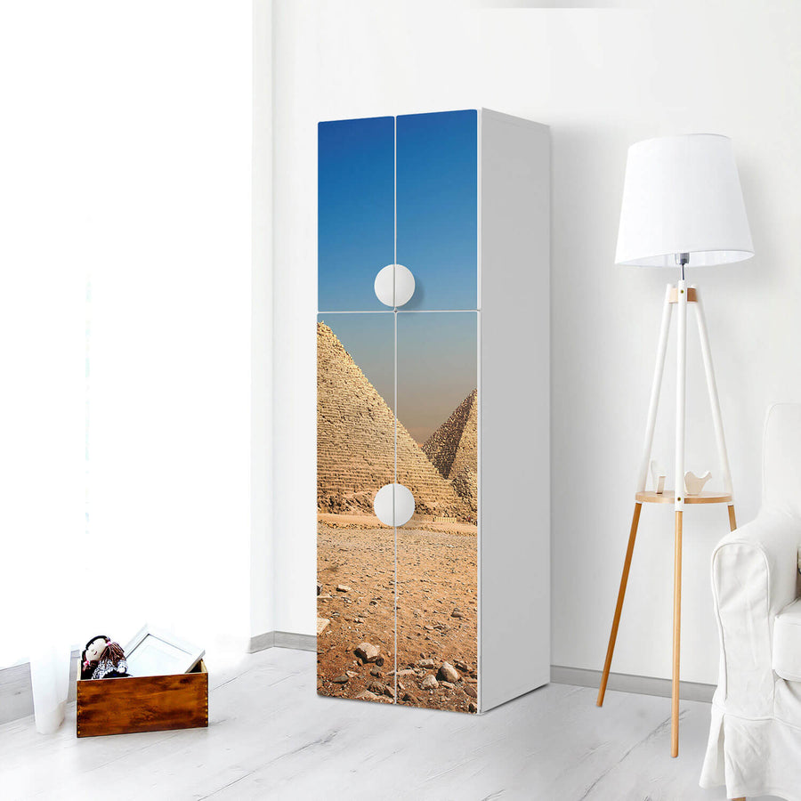Selbstklebende Folie Pyramids - IKEA Smastad kombiniert - 2 große Türen und 2 kleine Türen - Kinderzimmer