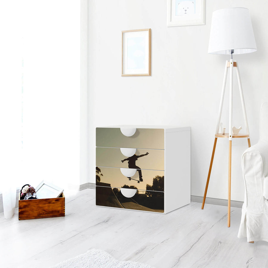Klebefolie Skater - IKEA Smastad Kommode - 4 Schubladen - Kinderzimmer