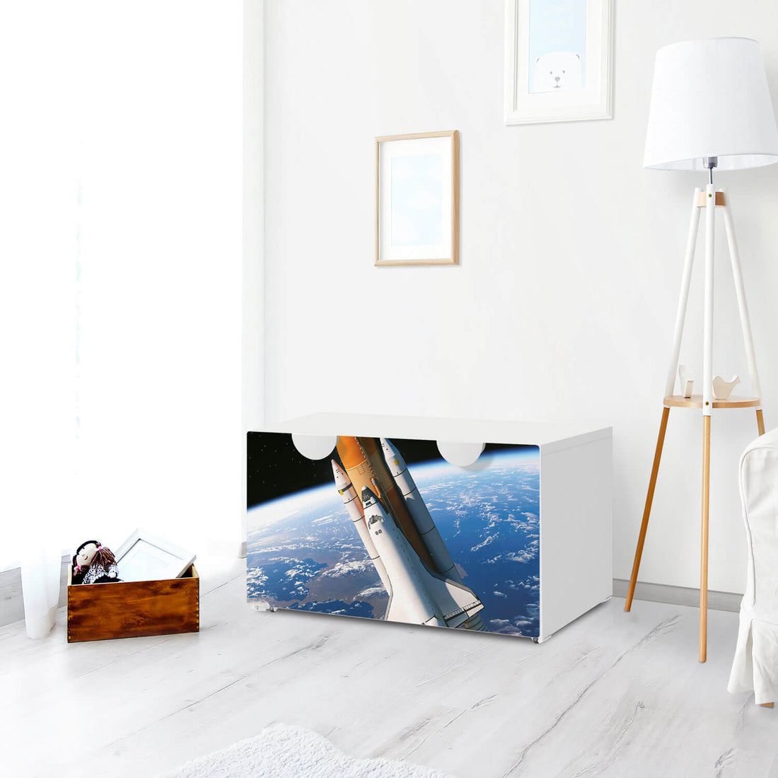 Möbelfolie Space Traveller - IKEA Smastad Bank mit Kasten - Kinderzimmer