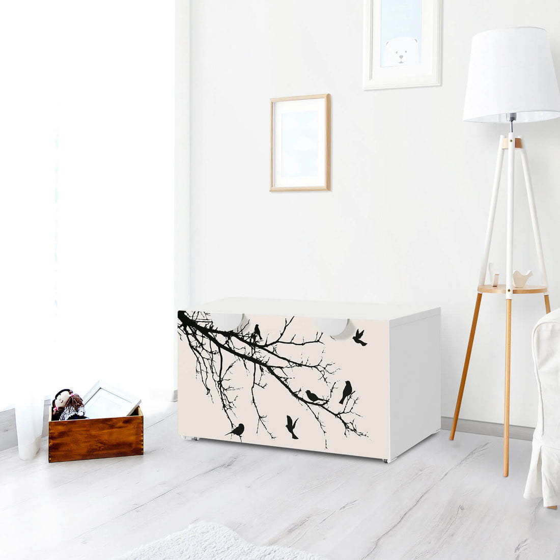Möbelfolie Tree and Birds 1 - IKEA Smastad Bank mit Kasten - Kinderzimmer