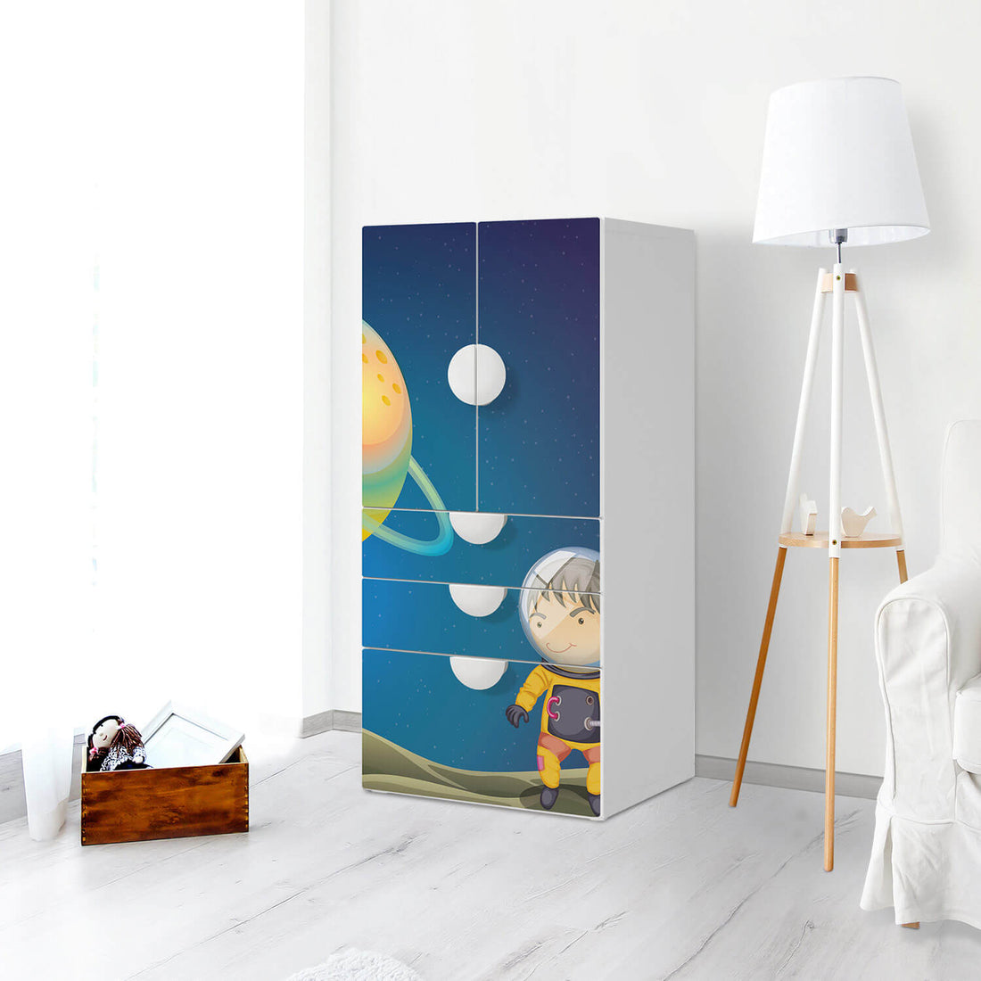 Möbelfolie Young Explorer - IKEA Smastad kombiniert - 3 Schubladen und 2 kleine Türen - Kinderzimmer