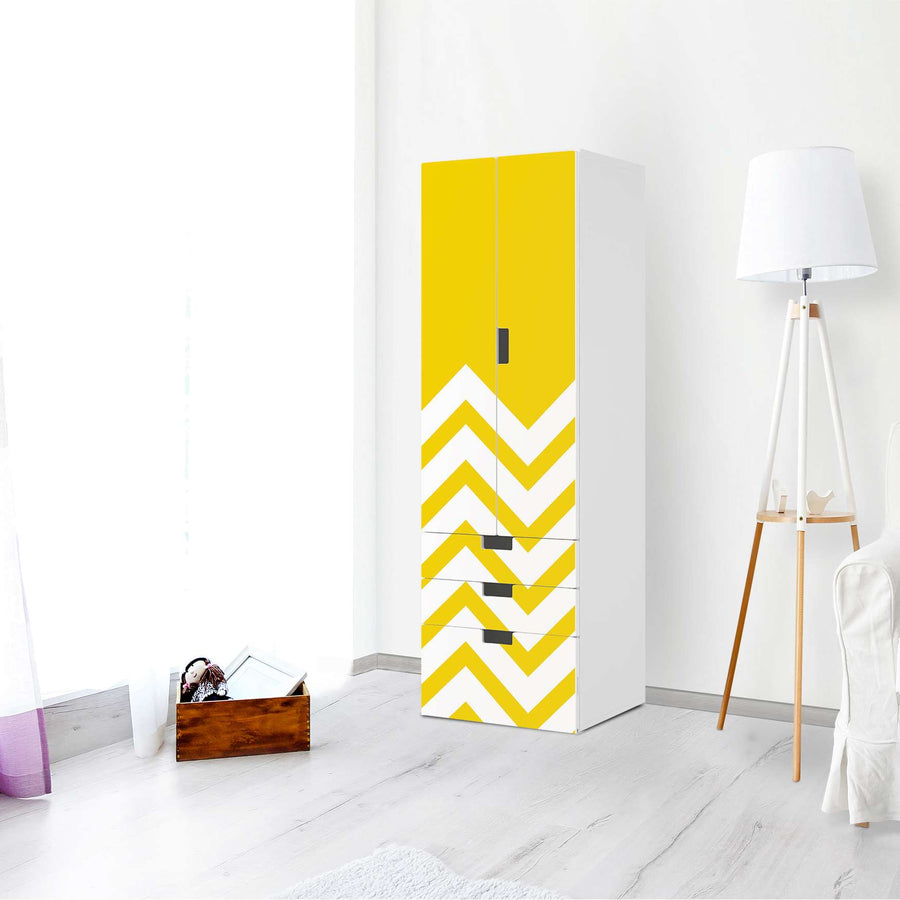 Klebefolie Gelbe Zacken - IKEA Stuva kombiniert - 3 Schubladen und 2 große Türen (Kombination 1) - Wohnzimmer