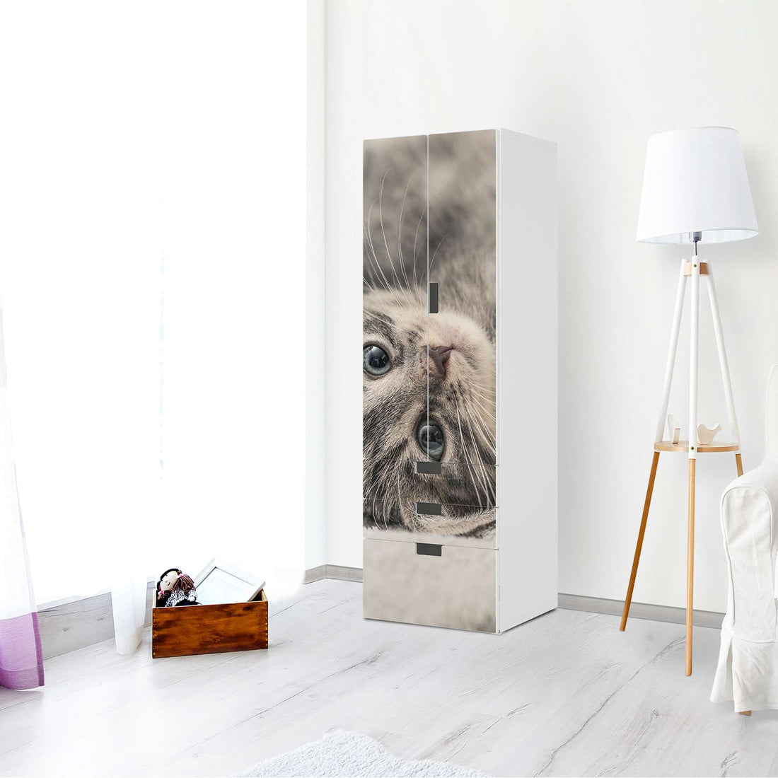 Klebefolie Kitty the Cat - IKEA Stuva kombiniert - 3 Schubladen und 2 große Türen (Kombination 1) - Wohnzimmer
