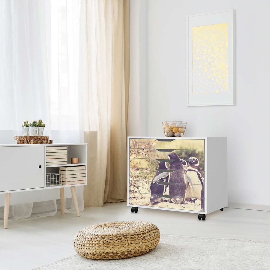 Möbelfolie Pingu Friendship - IKEA Alex Rollcontainer 6 Schubladen - Wohnzimmer