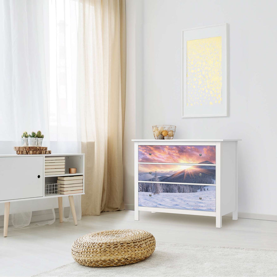 Möbelfolie Zauberhafte Winterlandschaft - IKEA Hemnes Kommode 3 Schubladen - Wohnzimmer