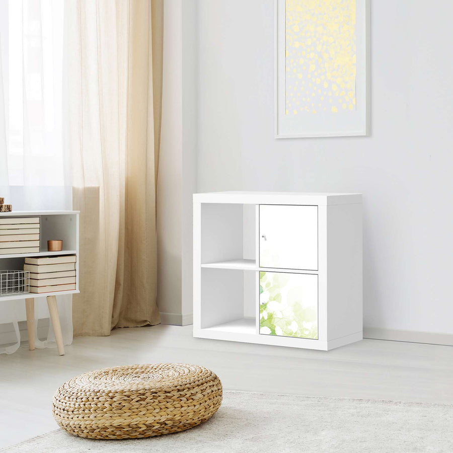 Möbelfolie Flower Light - IKEA Kallax Regal 2 Türen Hoch - Wohnzimmer