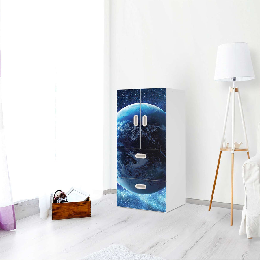 Möbelfolie Planet Blue - IKEA Stuva / Fritids kombiniert - 2 Schubladen und 2 kleine Türen - Kinderzimmer