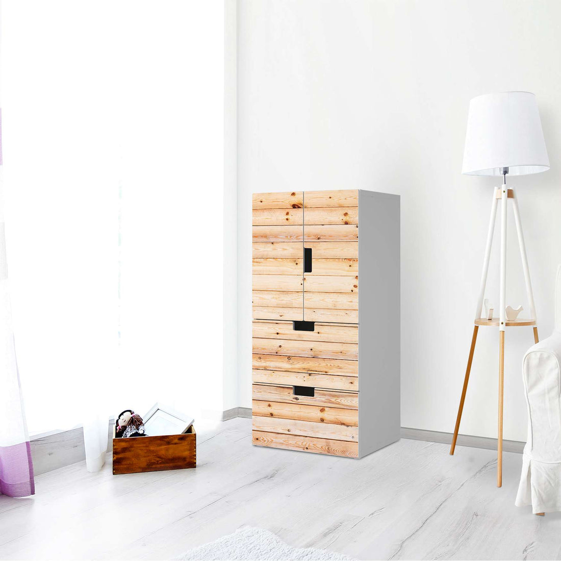 Möbelfolie Bright Planks - IKEA Stuva kombiniert - 2 Schubladen und 2 kleine Türen - Wohnzimmer