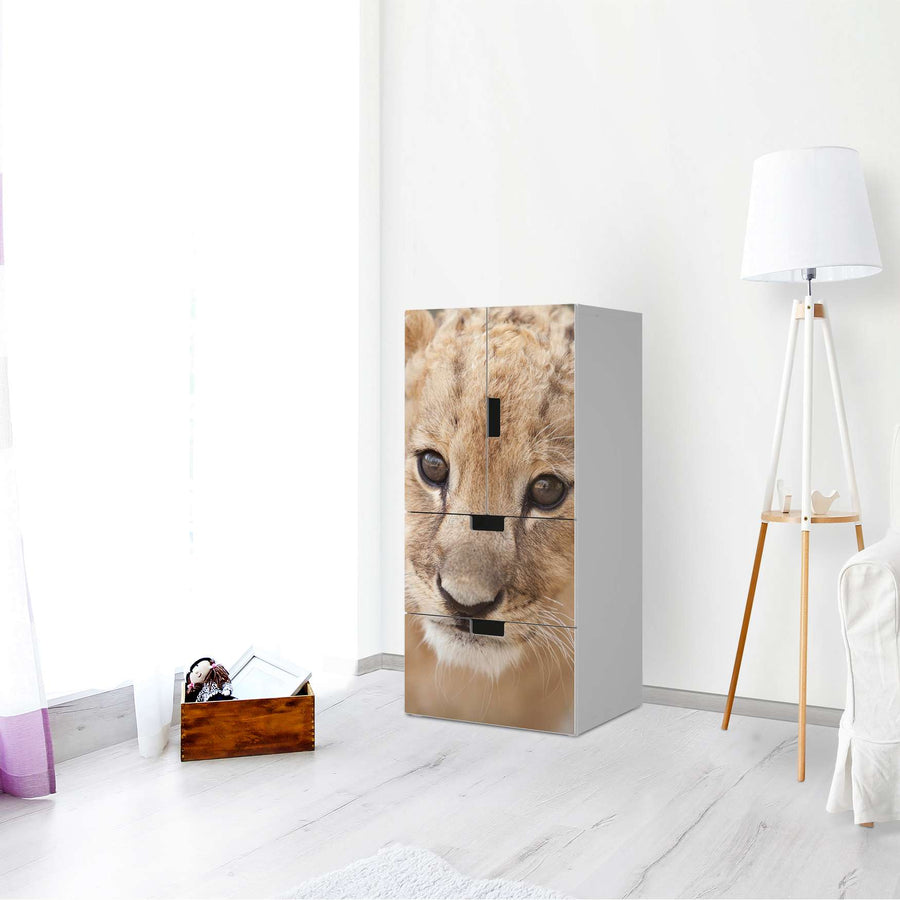 Möbelfolie Simba - IKEA Stuva kombiniert - 2 Schubladen und 2 kleine Türen - Wohnzimmer