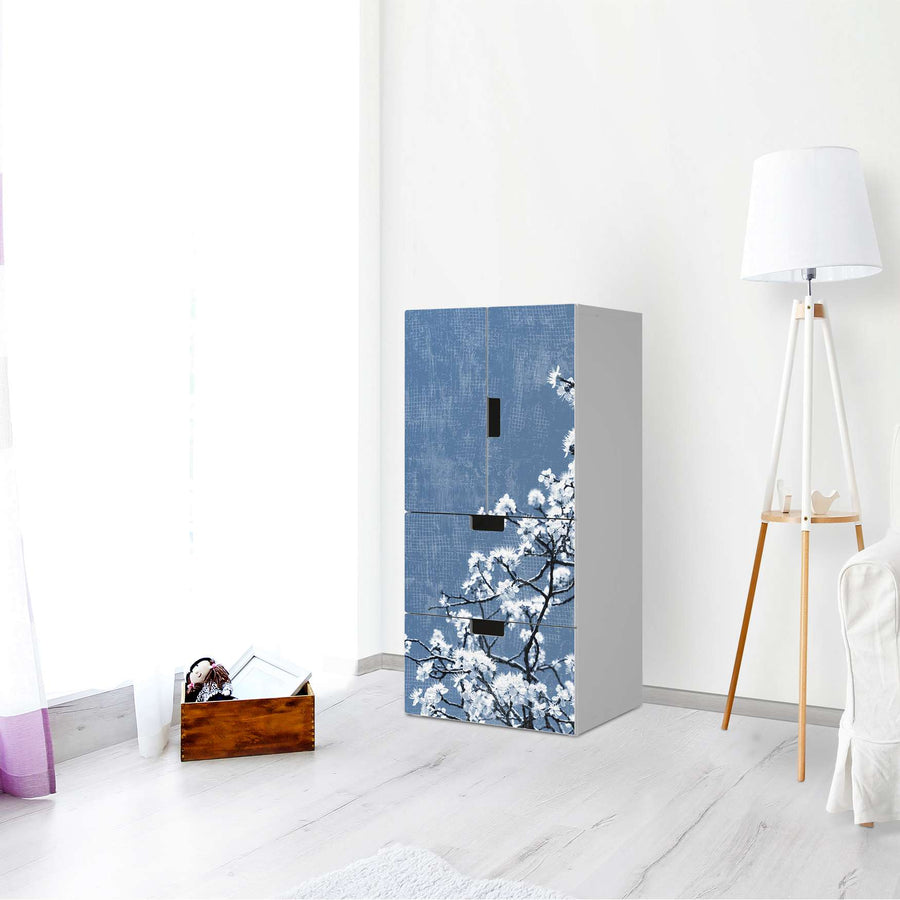 Möbelfolie Spring Tree - IKEA Stuva kombiniert - 2 Schubladen und 2 kleine Türen - Wohnzimmer