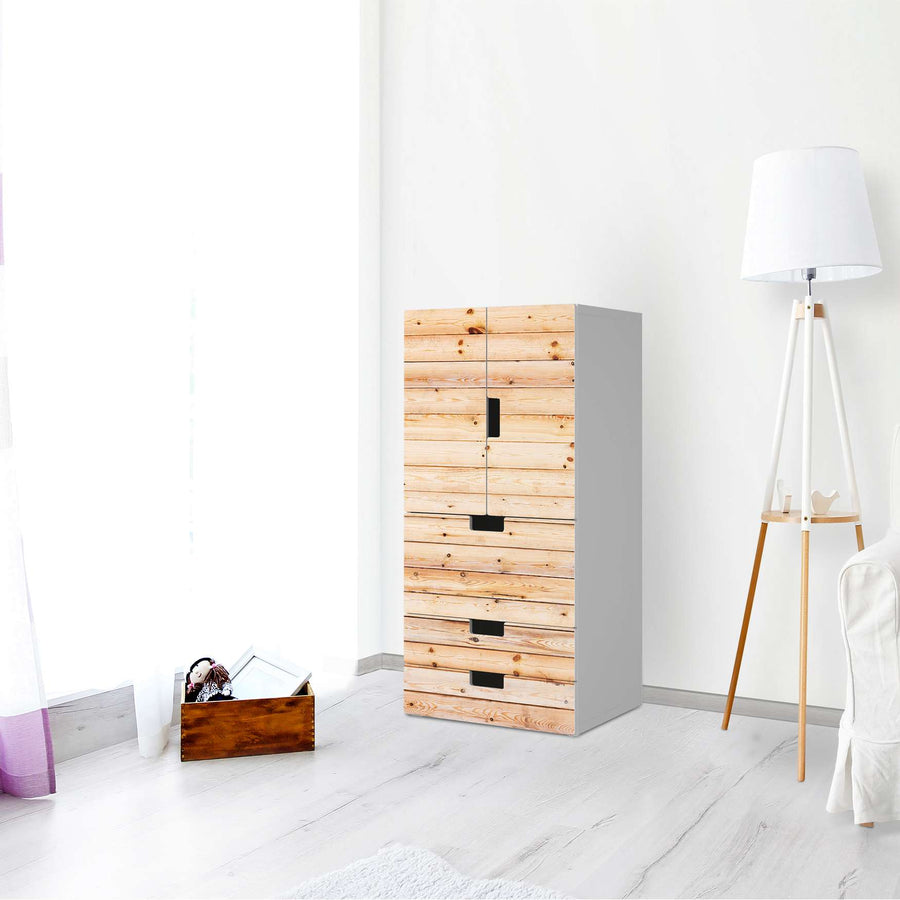 Möbelfolie Bright Planks - IKEA Stuva kombiniert - 3 Schubladen und 2 kleine Türen - Wohnzimmer
