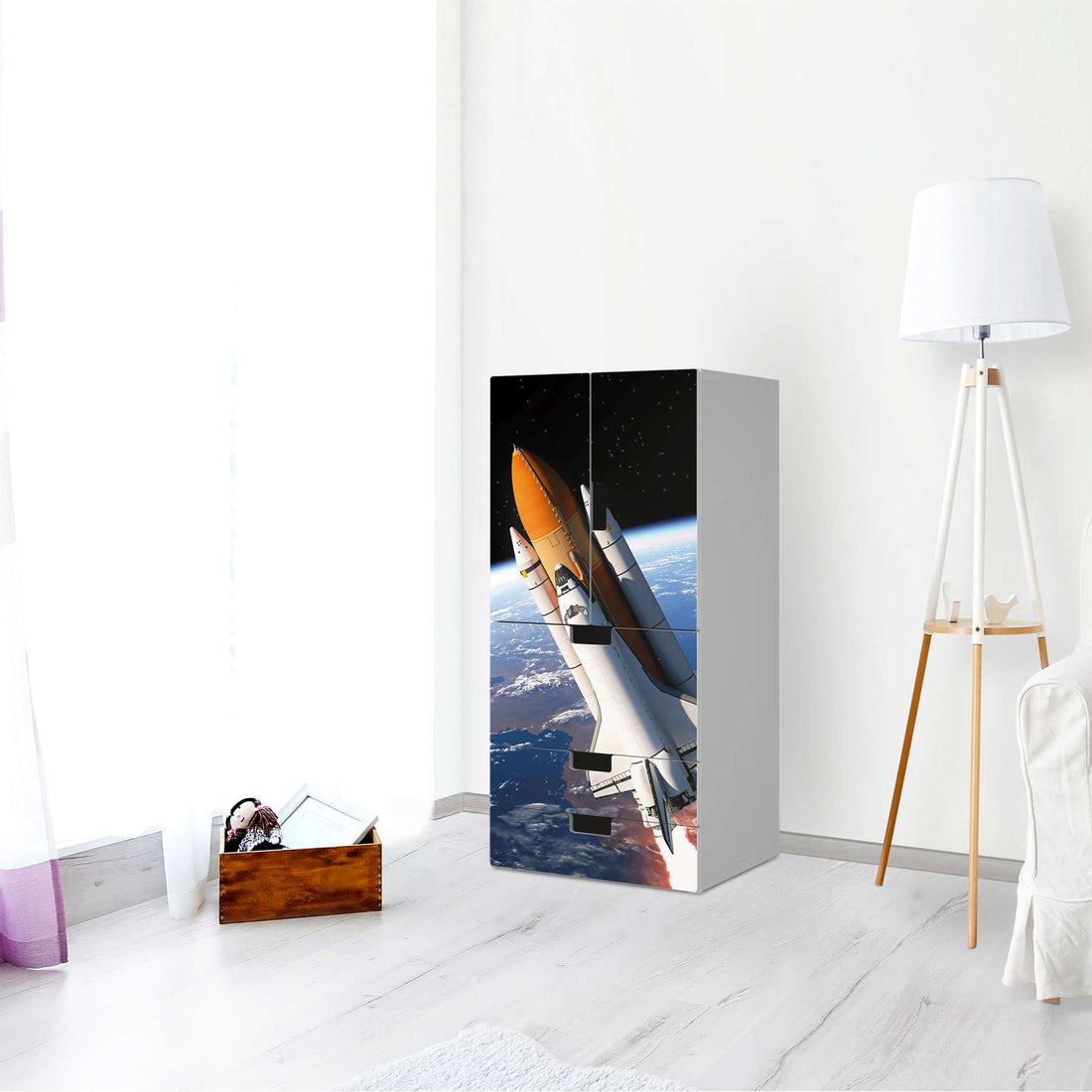 Möbelfolie Space Traveller - IKEA Stuva kombiniert - 3 Schubladen und 2 kleine Türen - Wohnzimmer