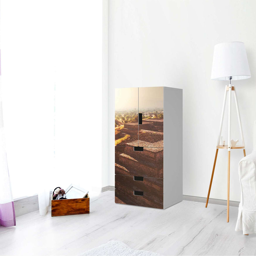 Möbelfolie Teotihuacan - IKEA Stuva kombiniert - 3 Schubladen und 2 kleine Türen - Wohnzimmer