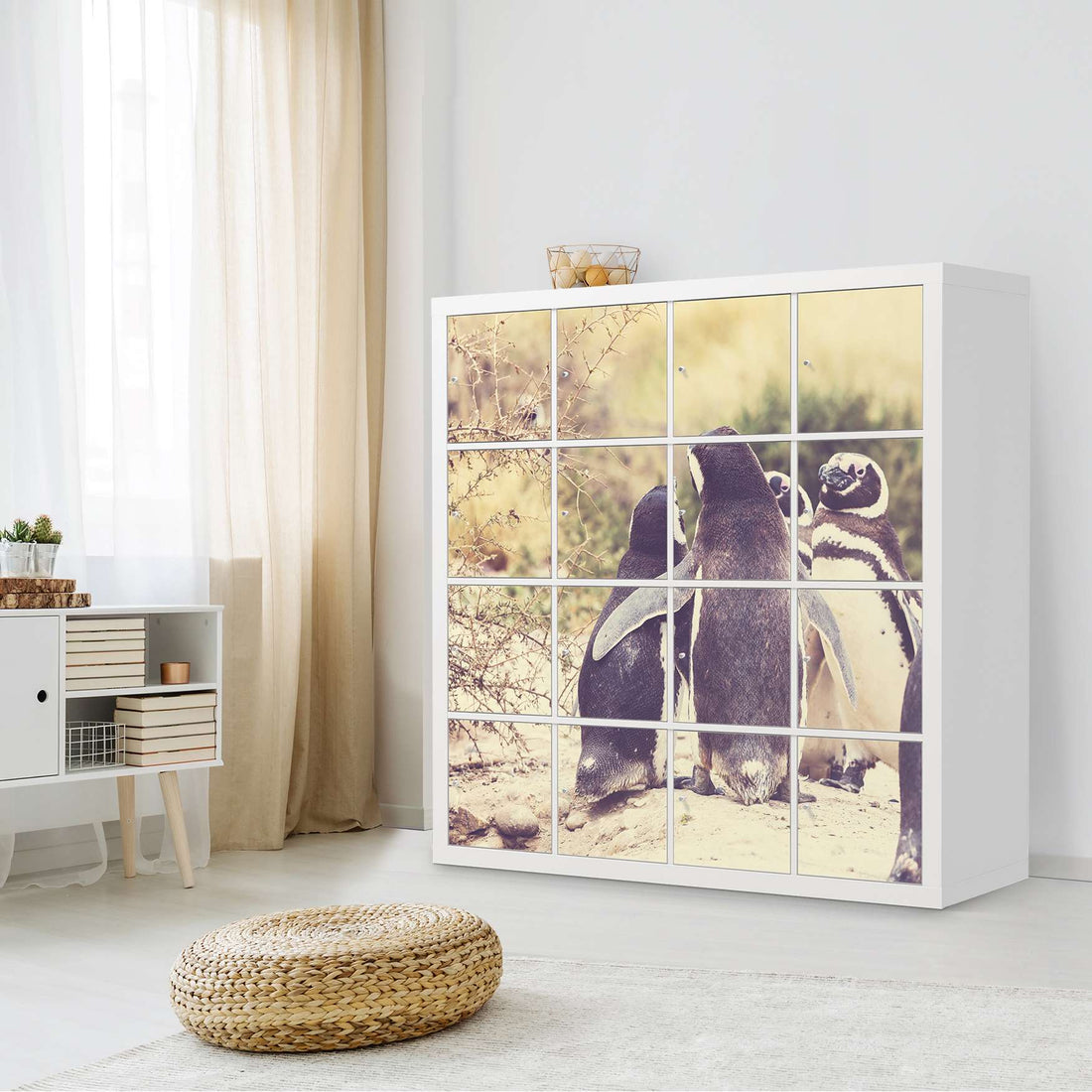 Selbstklebende Folie Pingu Friendship - IKEA Expedit Regal 16 Türen - Wohnzimmer