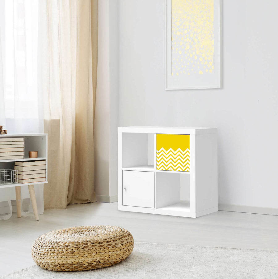 Selbstklebende Folie Gelbe Zacken - IKEA Kallax Regal 1 Türe - Wohnzimmer