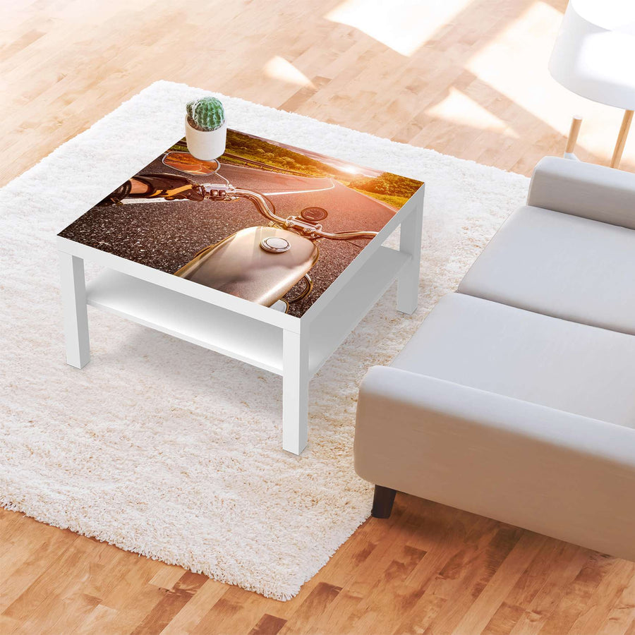 Selbstklebende Folie Easy Rider - IKEA Lack Tisch 78x78 cm - Wohnzimmer