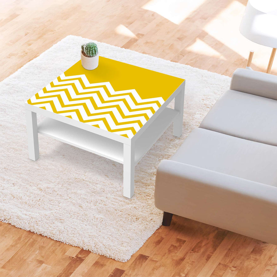 Selbstklebende Folie Gelbe Zacken - IKEA Lack Tisch 78x78 cm - Wohnzimmer