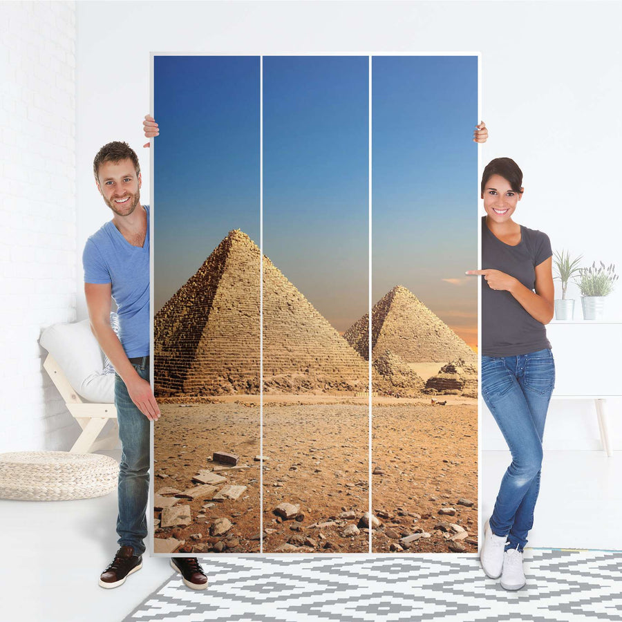 Selbstklebende Folie Pyramids - IKEA Pax Schrank 236 cm Höhe - 3 Türen - Folie