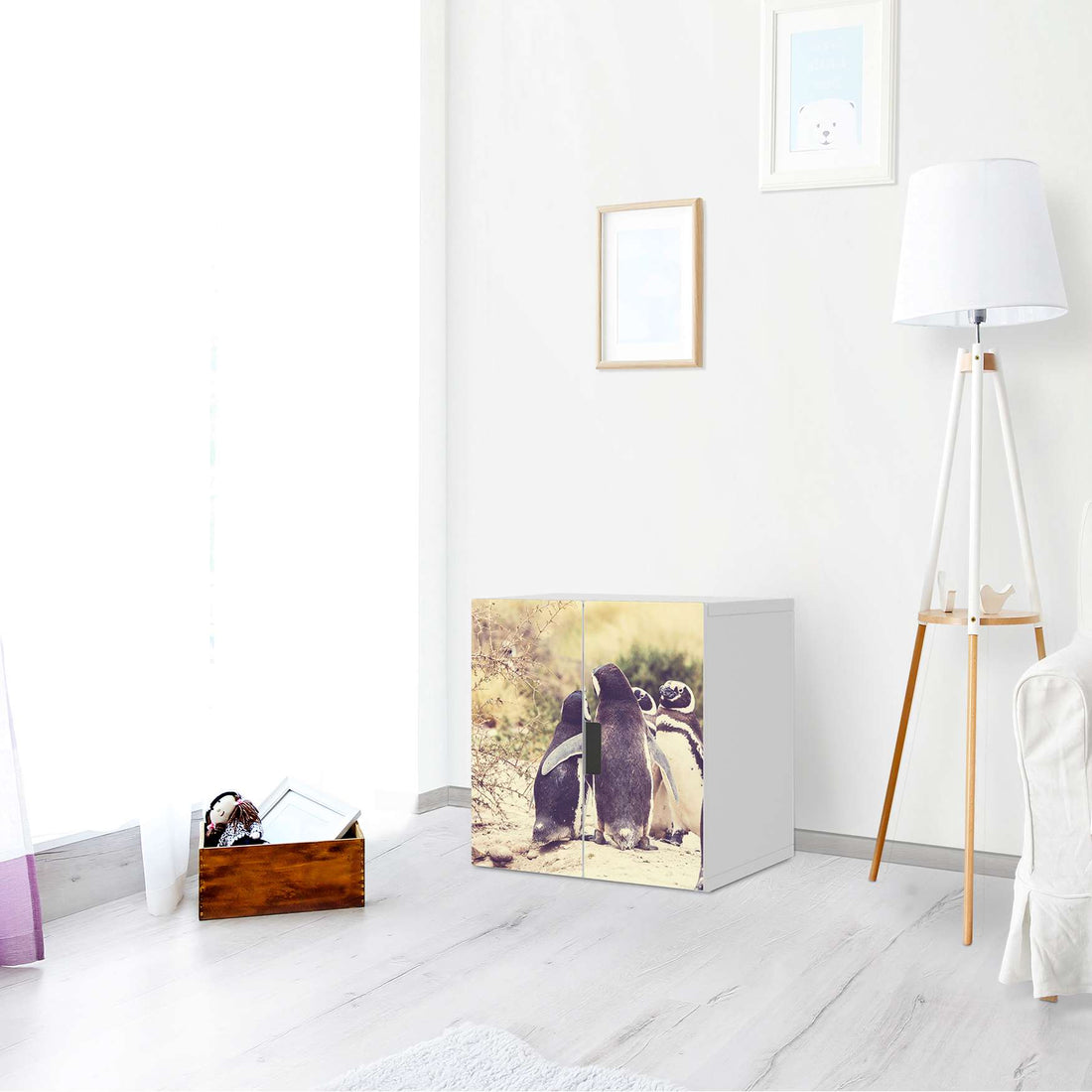 Selbstklebende Folie Pingu Friendship - IKEA Stuva Schrank - 2 kleine Türen - Wohnzimmer